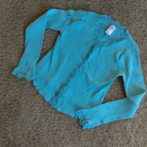 Blue ribbed shirt with lace trim